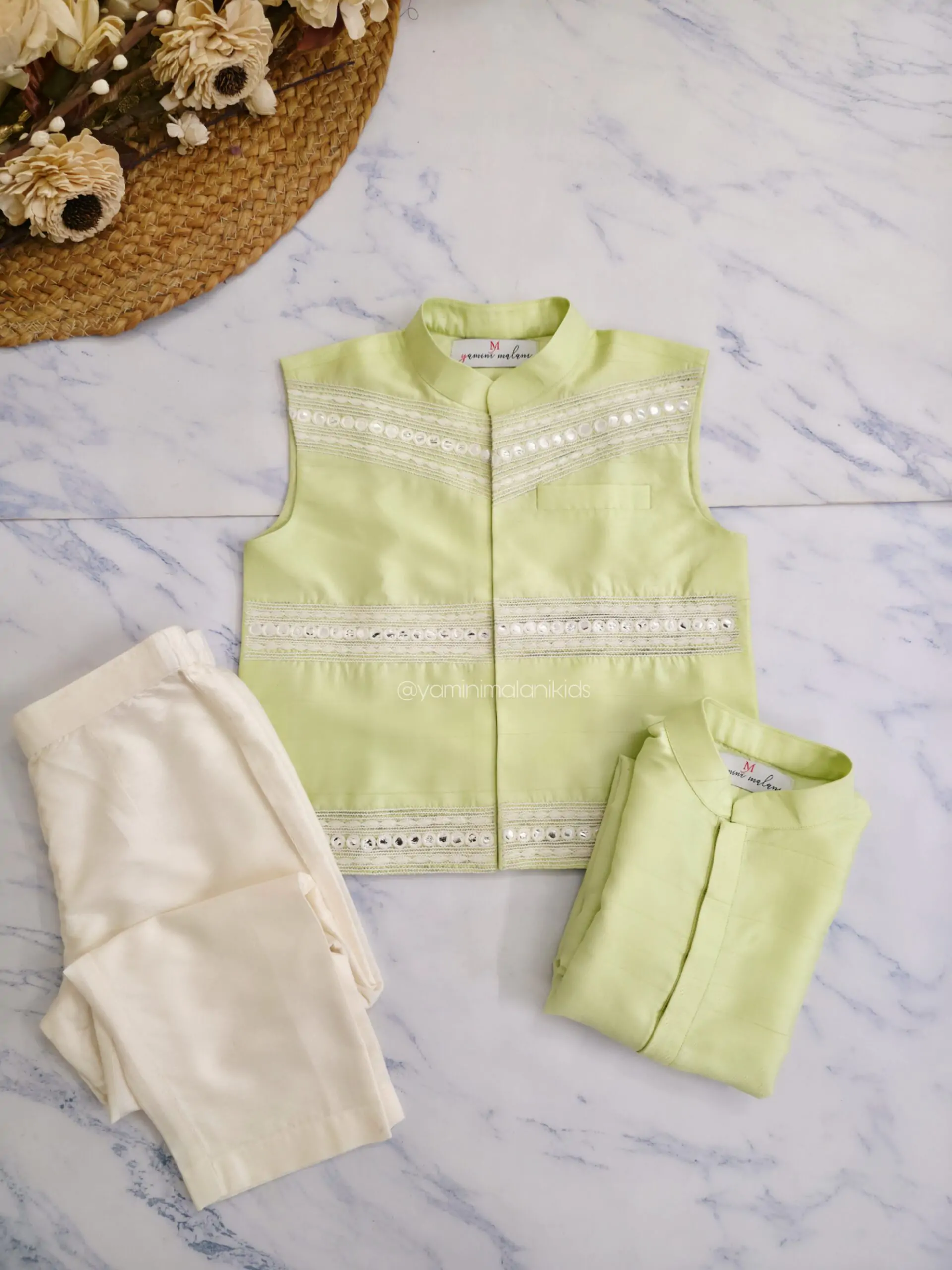 Pista Green Mirrors Bundi Set